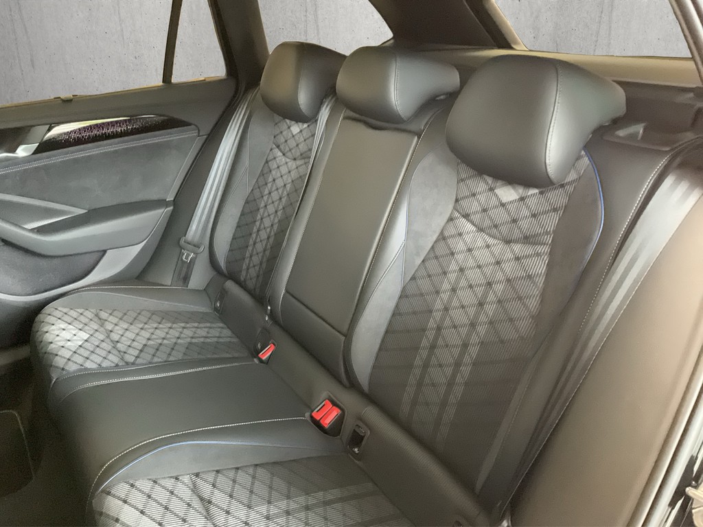 VW - Passat Variant R-Line 1.5 TSI Hybrid 130 kW DSG_6