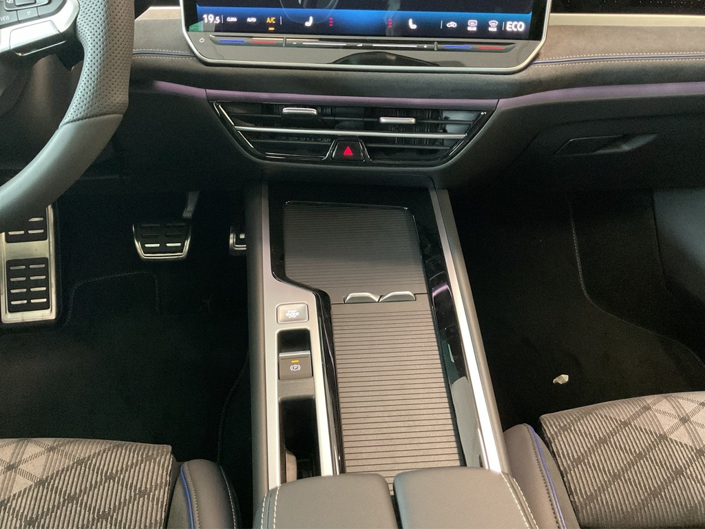 VW - Passat Variant R-Line 1.5 TSI Hybrid 130 kW DSG_6