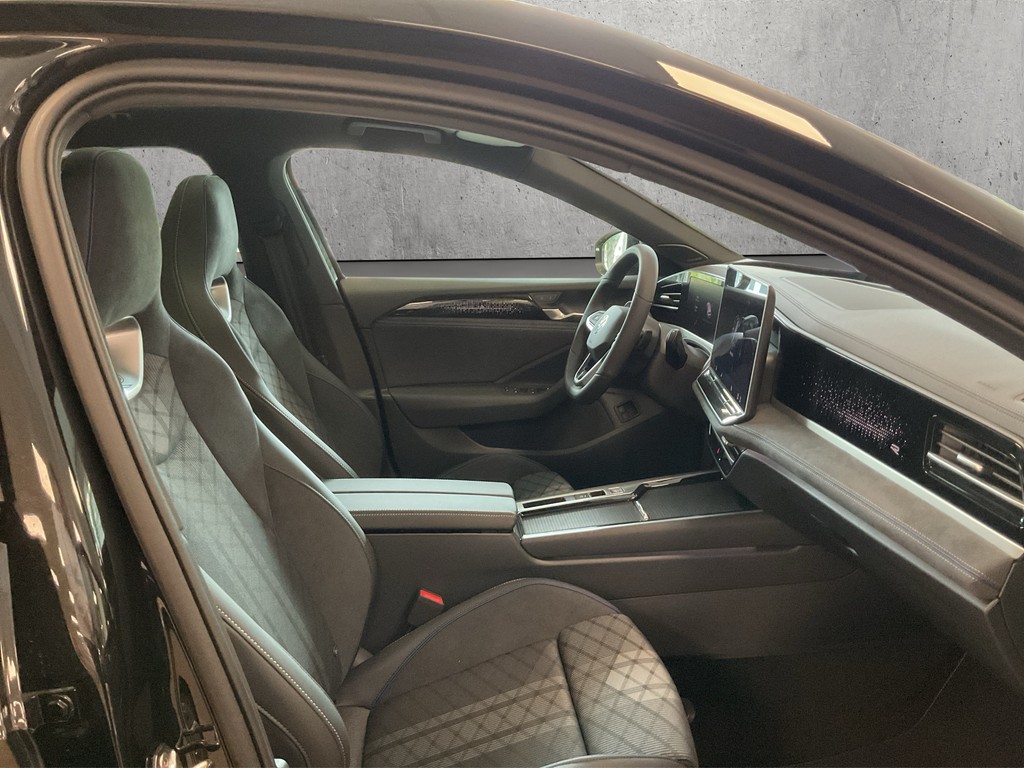 VW - Passat Variant R-Line 1.5 TSI Hybrid 130 kW DSG_8