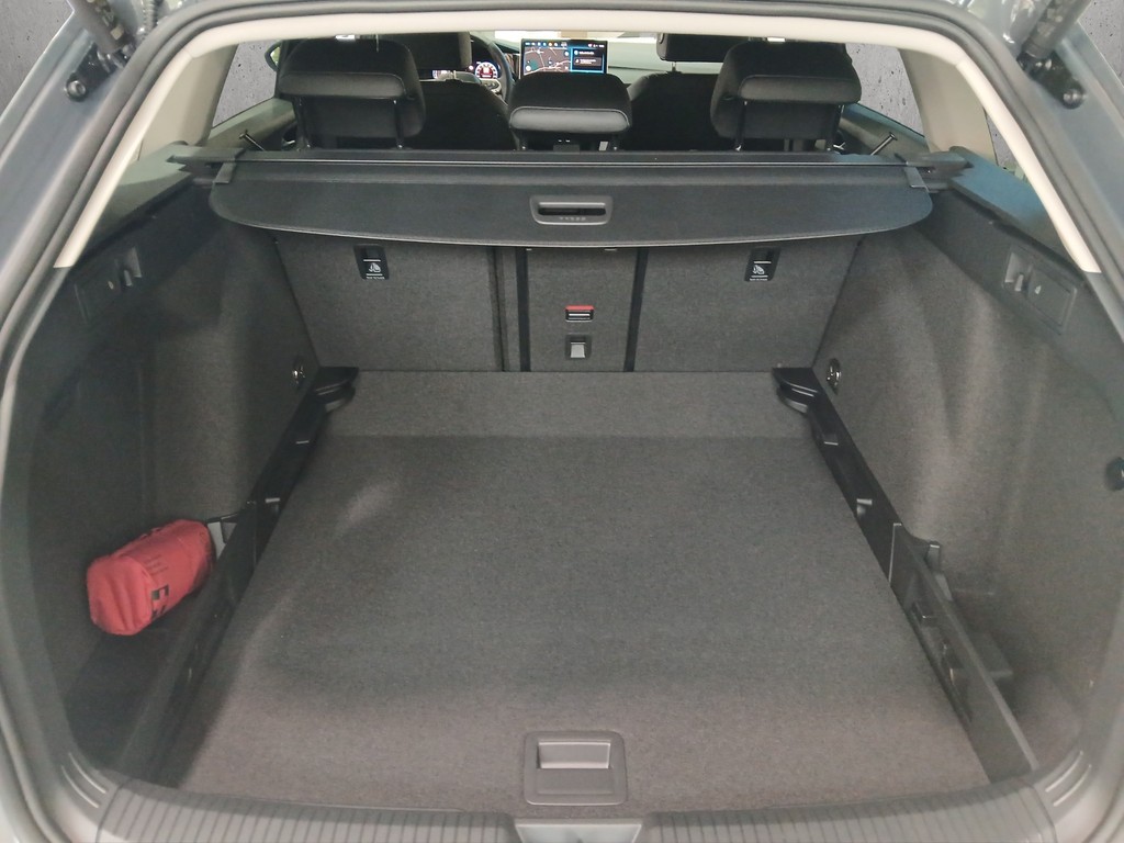 VW - Golf VIII Variant 1.5 eTSI 85 kW DSG Goal_7